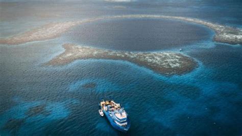 Team Of Scientists Explorers Map 410 Foot Deep Great Blue Hole In