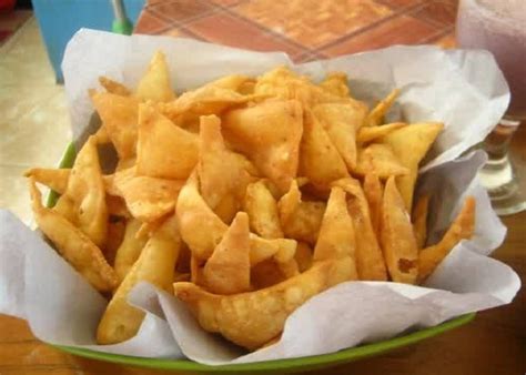 Kue bawang memang jadi salah satu camilan yang banyak digemari saat acara hari besar seperti lebaran. 6 Resep Kue Bawang Enak yang Mudah dibuat - TheMoonDoggies