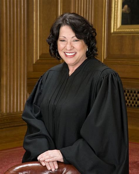 Official Supreme Court Photo Of Sonia Sotomayor Sonia Sotomayor Women In History Amy Poehler