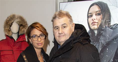Pierre ménès a confié « sur le terrain, sur le banc ou dans l'émotion, il est toujours dans l'excellence », avant d'avouer qu'il était fâché avec le champion du monde 98 depuis plus de dix ans. Exclusif - Pierre Ménes et sa femme Mélissa Acosta lors de la soirée La Canadienne X Nobis pour ...