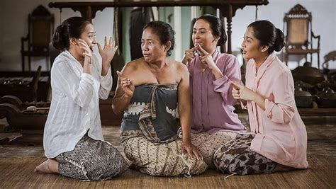 potret perjuangan perempuan dalam 5 film indonesia halaman 3