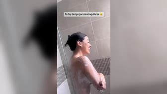 Gemelas Abello Aka Twins Bella Nude In Shower Cleaning Her Boobs With