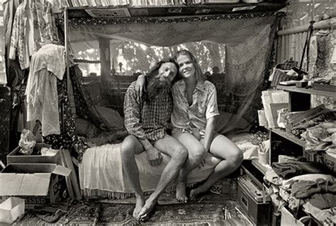 Amazing Vintage Photographs That Capture Everyday Life At A Hippie Tree
