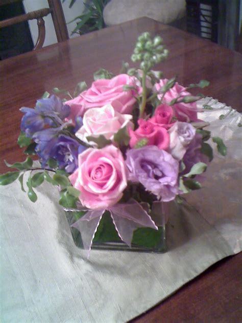Son ideales para aniversarios de enamorados, cumpleaños, matrimonios, nacimientos, decoraciones de escritorios de oficinas o centros de mesas. ARREGLOS FLORALES
