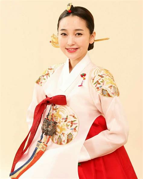 pin by flora on korean korean hanbok hanbok korean dress