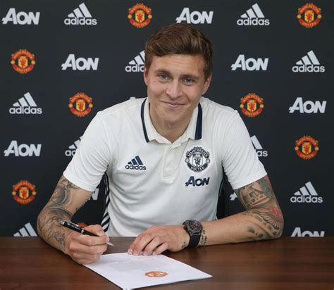 Photos Manchester United Sign Victor Lindelof For £31m • Okayng