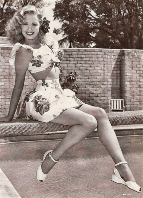 1940s Pretty Lady In Her Summer Set I Wish We Still Dressed Like This