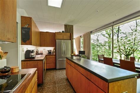 Own An Award Winning Mid Century Glass House For Just 619k Mid Century Modern House House
