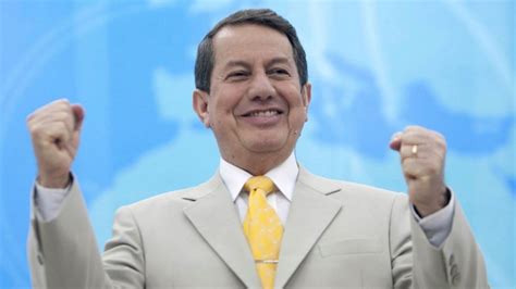 Soares que é conhecido em todo o brasil por conta dos seus programas e cultos na tv, e por ser líder da igreja internacional da graça. Conheça a trajetória do missionário R.R. Soares - Comunhão