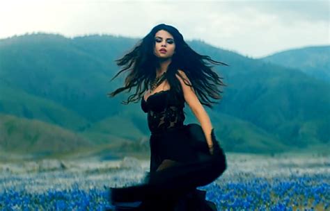 Watch Selena Gomezs Come And Get It Video