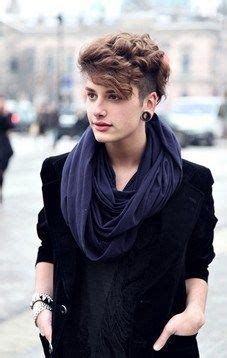 Either way, it's probably the most practical cut on this list. undercut hairstyle for wavy hair tomboy | Χρωματιστά ...