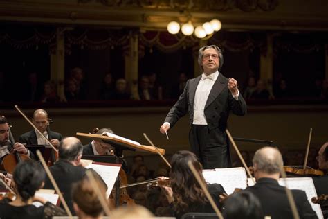 Reproduce canciones como symphony no. Riccardo Muti e la Chicago Symphony Orchestra al Teatro ...
