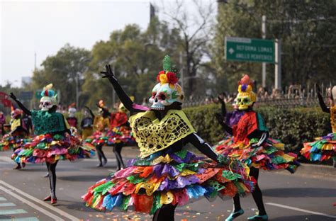 Realizan Desfile Del Día De Muertos En La Ciudad De México Noticieros