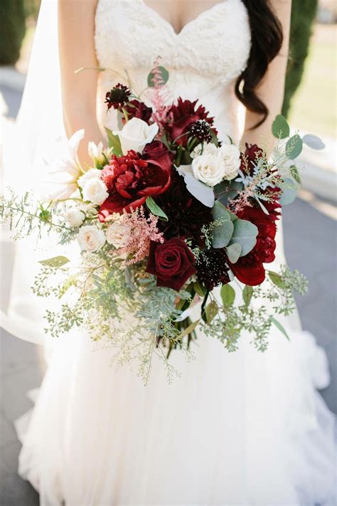 Here, find unexpected wedding color combinations from some of our favorite fall weddings. Fall wedding bouquet, cranberry wedding colors | Cranberry ...