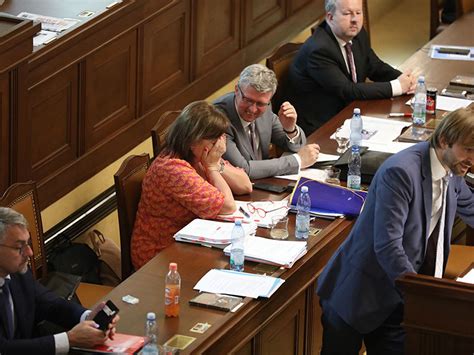 Je s ním spojeno ale několik. Nedůvěra vládě | ParlamentniListy.cz - politika ze všech stran
