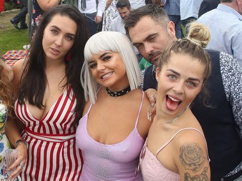 Wet And Wild At The 2018 Melbourne Cup Daily Telegraph