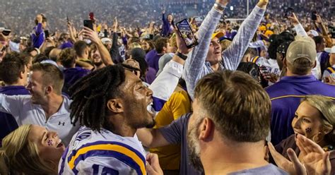 LSU Fans Rushed The Field Again After Beating Alabama Heres What The Chaos Looked Like