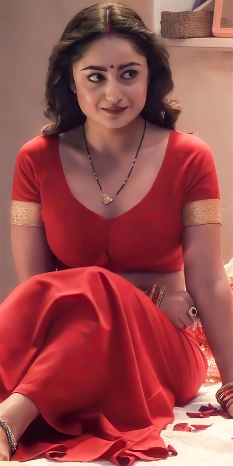 A Milf In Tight Blouse And Red Saree Is Instant Turn On 🤤 Scrolller