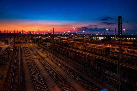 Check spelling or type a new query. Gambar : mengangkut, jalur, senja, malam, daerah perkotaan ...