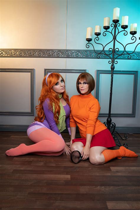 Jessica Nigri Cosplay Meg Turney Daphne Blake Velma Dinkley Scoobydoo Redhead X