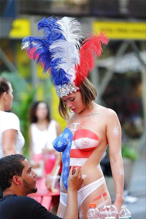 Topless Bodypainted On Times Square Photo 46 53 X3vid