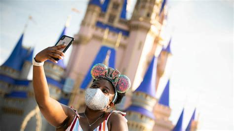 Disney Worlds Vaccine Mandate On Hold After Florida Ban Bin Black