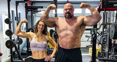 a 5 2 bodybuilder and 6 7 strongman in one frame interestingasfuck