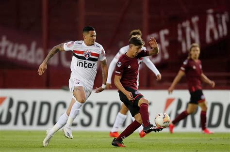 Luciano neves and luan santos scored in each half to give o clube da fé the victory. Sporting Cristal vs. Sao Paulo: alineación que alistan ...