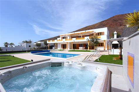 Five bedroom villa in tias lanzarote to rent sleeps 11. Villa 505 : 4 bedroom in Playa Blanca - Luxury Villas for ...