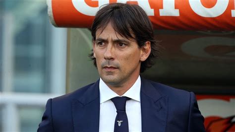 Namun, harapan tersebut secara virtual langsung menguap setelah presiden lazio claudio lotito memanggil simone inzaghi untuk sebuah pertemuan di formello, markas latihan tim. La Lazio di Simone Inzaghi - Football Manager - Giangioman