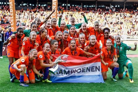 Oranjeleeuwinnen verdedigen europese titel op weuro2022. Fotoserie: de uitzinnige vreugde bij de Oranje Leeuwinnen ...