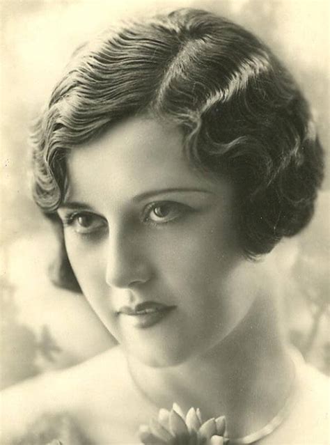 Https://techalive.net/hairstyle/1920 S Wavy Bob Hairstyle
