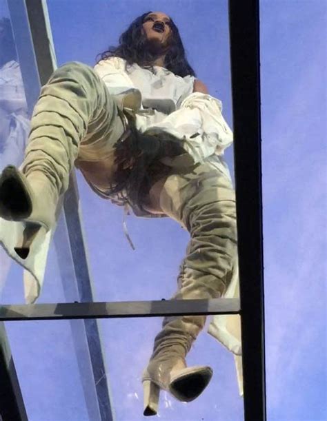 Rihanna Exposes Crotch After Twerking Over Concert On Glass Walkway