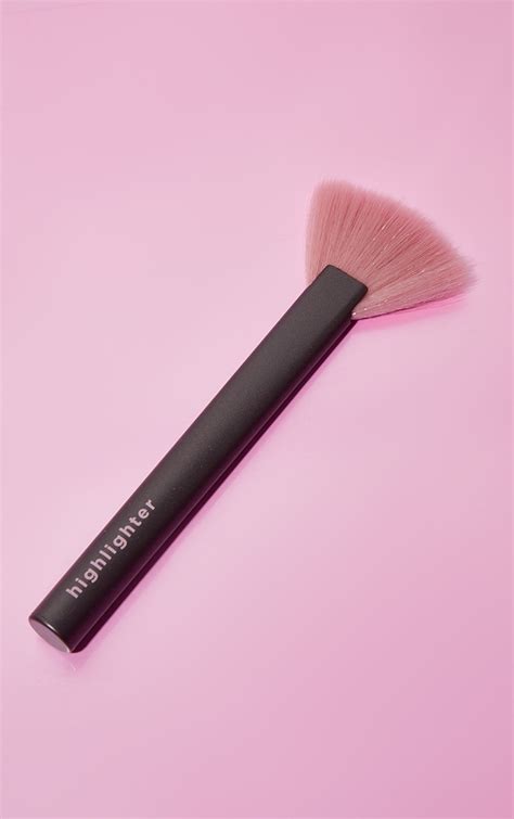 Real Techniques Easy As 123 Highlighter Brush Prettylittlething