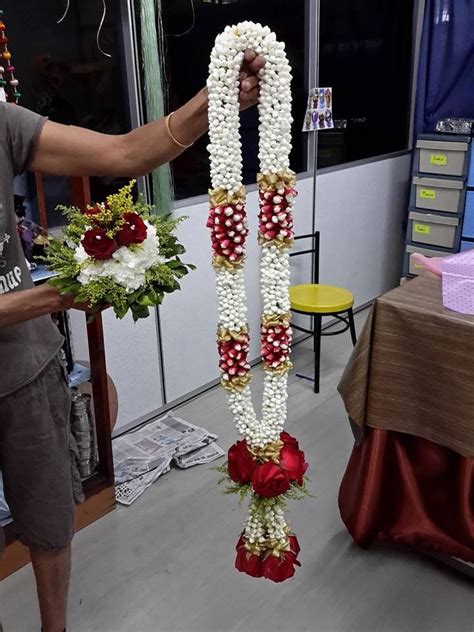 Pin by Selvaraj on GARLANDS | Flower garland wedding, Indian wedding