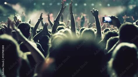 Vidéo Stock Iconic Night Rock Concert Front Row Crowd Cheering Slomo