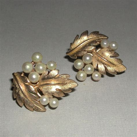 Vintage Trifari Gold Tone Leaves Faux Pearl Clip On Earrings Marked
