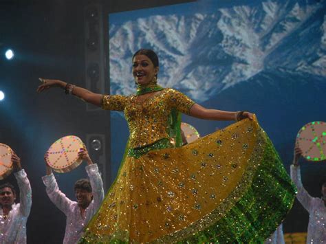 Aishwarya Rai Latest Dance Still In Ghagra Wallpapers And Stills Of