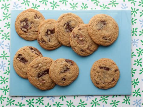 Use these decorating and baking tips all year round to step up your cookie game any time of the year. Easy Christmas and Holiday Cookie Recipes : Food Network | Food Network
