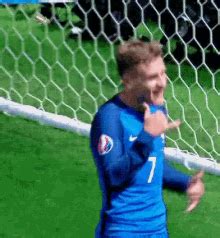 Take the l, selebrasi goal antoine griezmann pada final. Griezmann GIFs | Tenor
