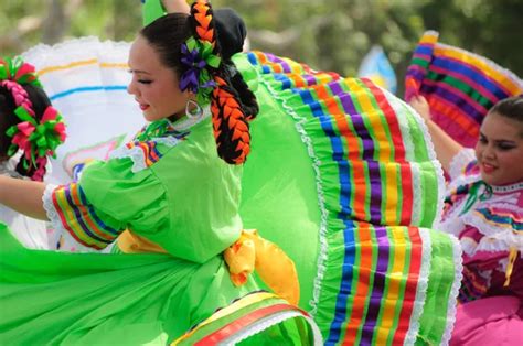 Folclore Mexicano — Foto Editorial De Stock © Chrtkd 12680754