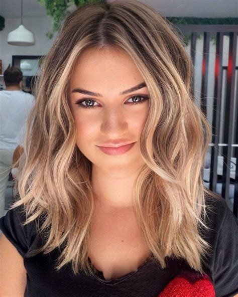 Shoulder Length Wavy Haircut With Highlights Mid Haircuts Midlength