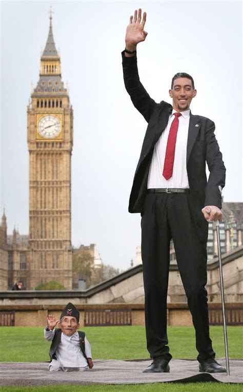 World S Tallest Man Shortest Man Meet For Guinness World Records Day 2014—see The Pic E News