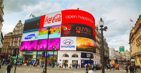 Piccadilly Circus Famous Adverts Are Being Replaced By Europe S Largest Led Screen
