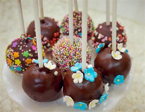 This will ensure that your cake pop will be removed easily from the moulder. Cheddarina: Cake Pops Recipe- Using a Silicone Cake Pop Mould