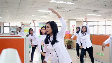 Gangguan muskuoloskeletal merupakan salah satu gangguan kesehatan yang sering dijumpai di berbagai tempat kerja. Tempat Untuk Melakukan Senam Sebaiknya Di - Sederet Tempat