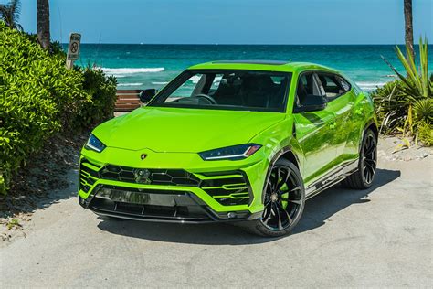 Lamborghini Urus Green Car Cruiser