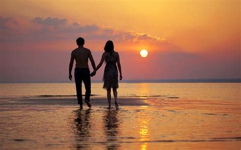 Love Pair Romantic Love On The Beach Wallpaper Hd