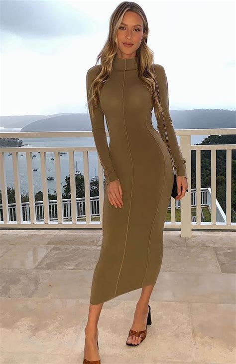 The Sell Bikini Model Casey James Buys Unit At Bondi Beach Daily