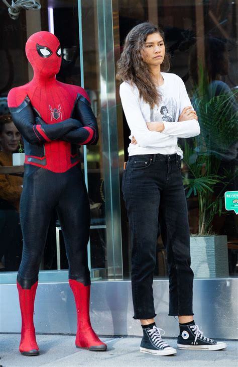 Tom holland arrived at the wednesday night world unsurprisingly, it was zendaya who stole the show in a strappy backless sequined number. Zendaya - On set of 'Spiderman: Far from home' in New York ...